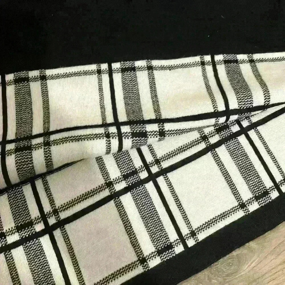 Croft and Barrow Black and White Long Sleeve Knit Top with Side Slit Size M - Picture 4 of 7